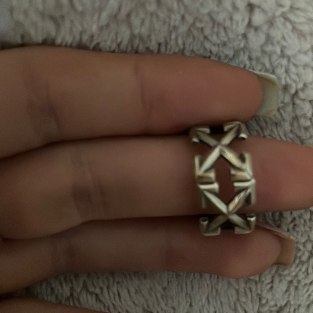 - Off white ring